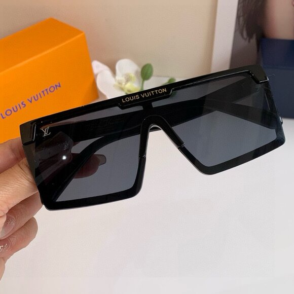 Louis Vuitton Square Black Sunglasses main image 4